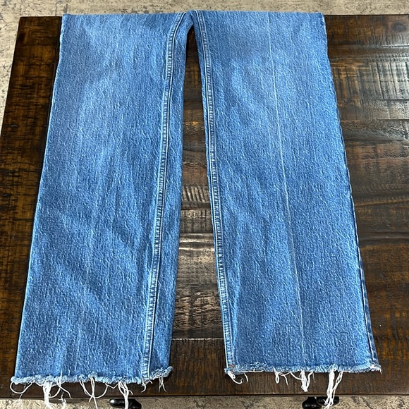 Abercrombie Jeans Curve Love 90s Relaxed Medium Wash Raw hem Worn twice like new - Picture 5 of 9